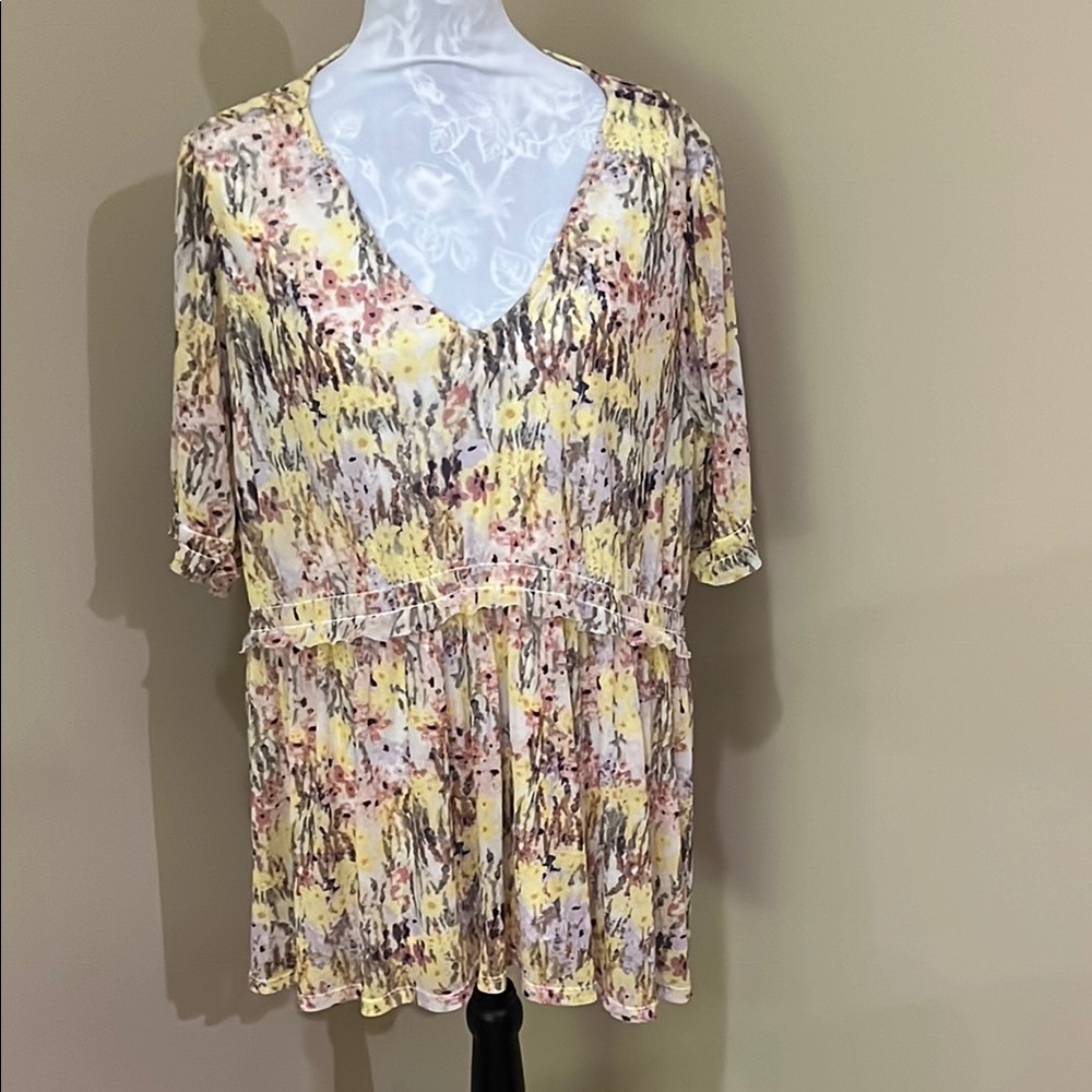 Floral V-Neck layered Women's Top Cato size 22/24